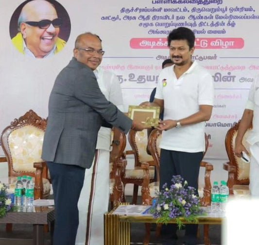 Miharu’s Dhokra Photo Frame Presented to Udhayanidhi Stalin, Minister of Youth Welfare and Sports, Tamil Nadu