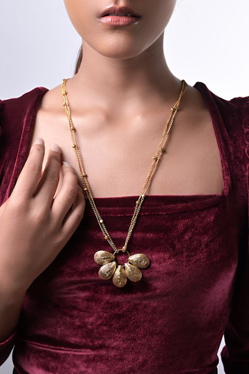 women brass necklace