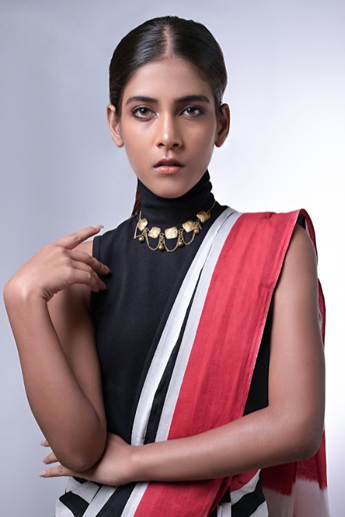 women wearing dokra choker necklace