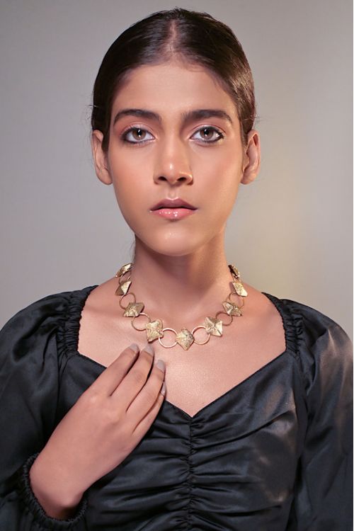 Women wearing choker dokra necklace