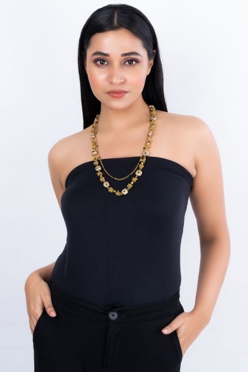 women wearing dokra necklace fashion jewellery