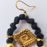 Black Thread Long Earrings DEr77a